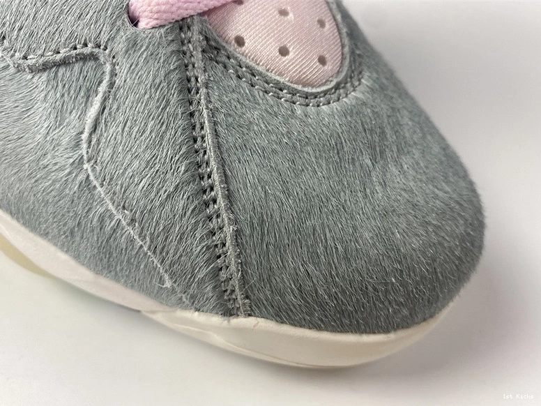 Neutral CT8528-002 - Grey 7 Retro Jordan 0209